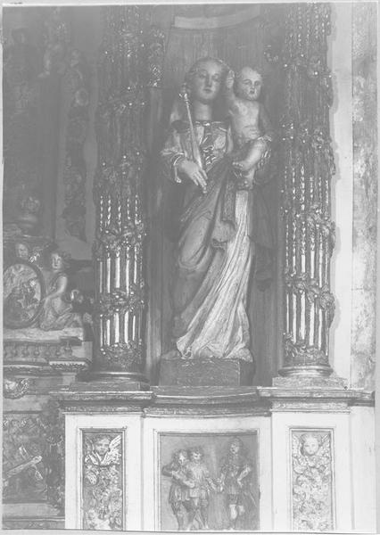 statue du retable du maître-autel : Vierge à l'enfant, vue générale