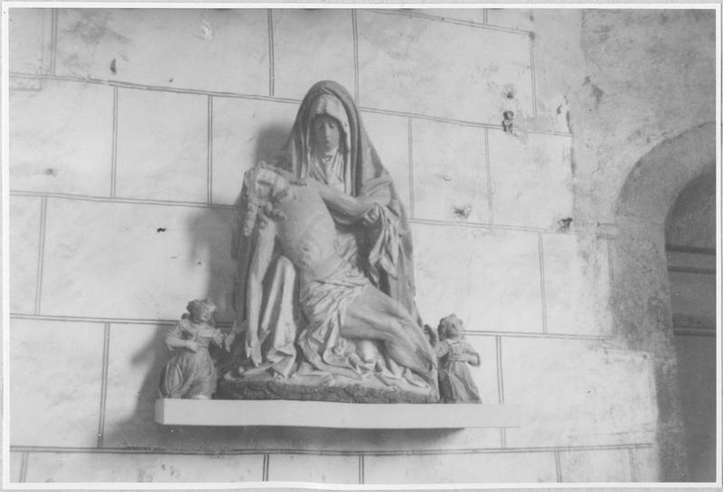 groupe sculpté : Vierge de Pitié, vue générale