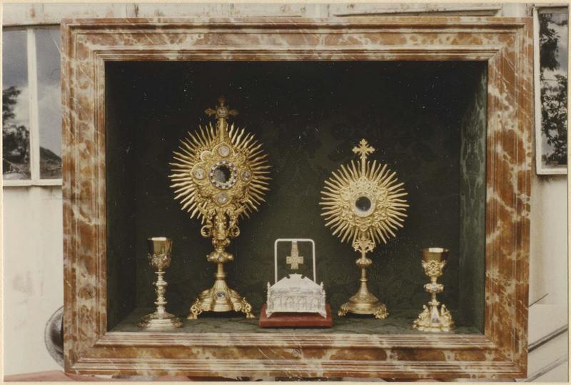 reliquaire, calice, croix, ostensoirs, vue générale