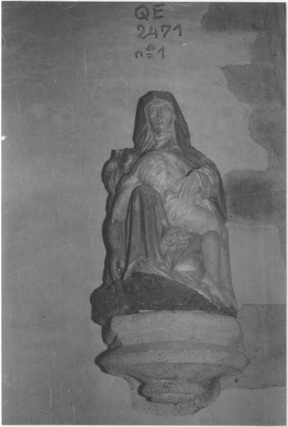 groupe sculpté : Vierge de Pitié, vue générale - © Ministère de la Culture (France), Médiathèque du patrimoine et de la photographie (objets mobiliers), tous droits réservés