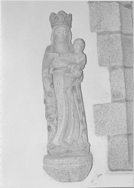 statue : Vierge à l'enfant, vue générale - © Ministère de la Culture (France), Médiathèque du patrimoine et de la photographie (objets mobiliers), tous droits réservés