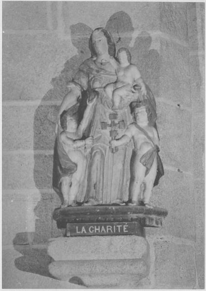 statue : La Charité, vue générale