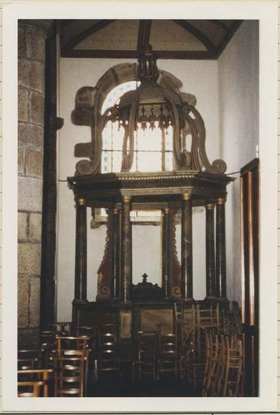 fonts baptismaux et leur baldaquin, vue générale - © Ministère de la Culture (France), Médiathèque du patrimoine et de la photographie (objets mobiliers), tous droits réservés