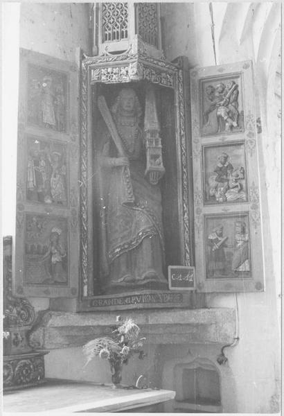 statue : sainte Barbe, niche, vue générale - © Ministère de la Culture (France), Médiathèque du patrimoine et de la photographie (objets mobiliers), tous droits réservés