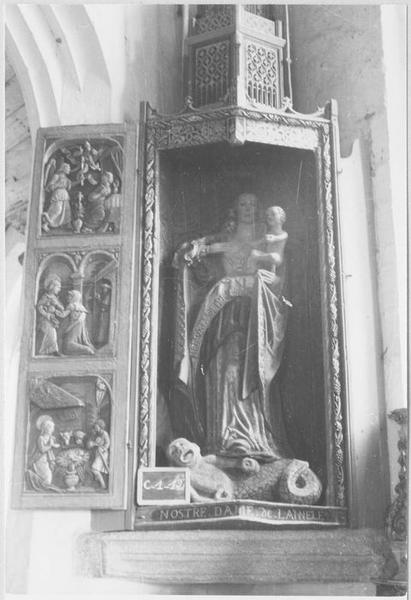 statue : Vierge à l'enfant dite Notre-Dame de Lannellec, niche, vue générale - © Ministère de la Culture (France), Médiathèque du patrimoine et de la photographie (objets mobiliers), tous droits réservés
