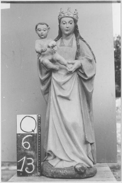 statue : Vierge à l'enfant, vue générale - © Ministère de la Culture (France), Médiathèque du patrimoine et de la photographie (objets mobiliers), tous droits réservés