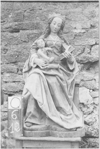 statue : Vierge à l'enfant lisant, vue générale