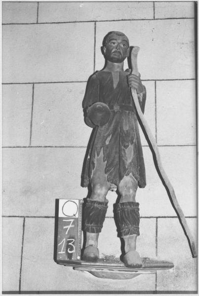 Statue : saint mendiant, vue générale