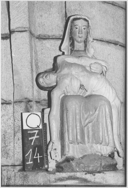 groupe sculpté : Vierge de Pitié, vue générale - © Ministère de la Culture (France), Médiathèque du patrimoine et de la photographie (objets mobiliers), tous droits réservés