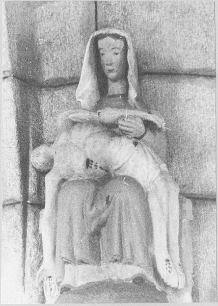 groupe sculpté : Vierge de Pitié, vue générale - © Ministère de la Culture (France), Médiathèque du patrimoine et de la photographie (objets mobiliers), tous droits réservés