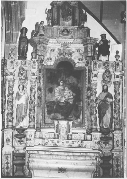 autel et retable du Rosaire, statues : Vierge à l'enfant, saint Roch, saint Yves, tableau : Vierge à l'enfant, vue générale