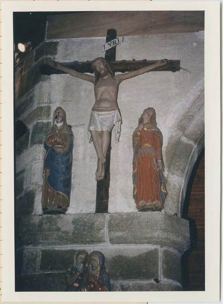 calvaire : Le Christ en croix entre la Vierge et saint Jean, vue générale - © Ministère de la Culture (France), Médiathèque du patrimoine et de la photographie (objets mobiliers), tous droits réservés