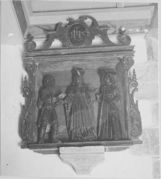 groupe sculpté : saint Yves entre le pauvre et le riche, vue générale