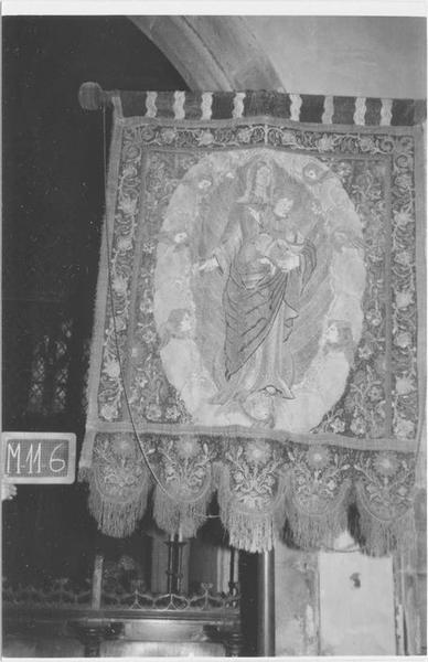 bannière de procession : Vierge à l'enfant, vue générale - © Ministère de la Culture (France), Médiathèque du patrimoine et de la photographie (objets mobiliers), tous droits réservés