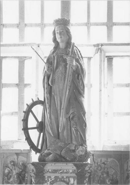 groupe sculpté : sainte Catherine d'Alexandrie foulant aux pieds l'empereur Maximien - © Ministère de la Culture (France), Médiathèque du patrimoine et de la photographie (objets mobiliers), tous droits réservés