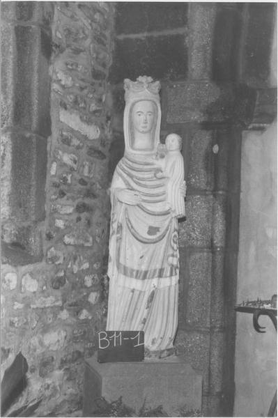 statue : Vierge à l'enfant, vue générale - © Ministère de la Culture (France), Médiathèque du patrimoine et de la photographie (objets mobiliers), tous droits réservés