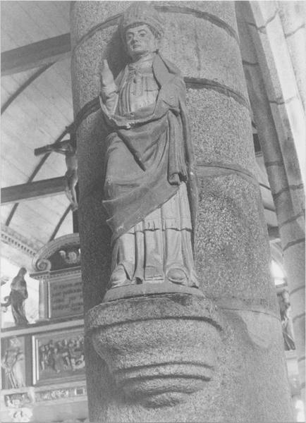 statue : saint évêque bénissant, vue générale