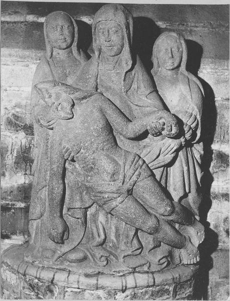 groupe sculpté : Vierge de Pitié, vue générale