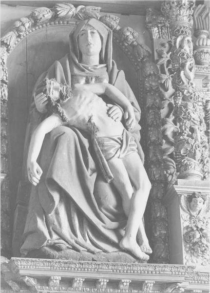 groupe sculpté : Vierge de Pitié, vue générale