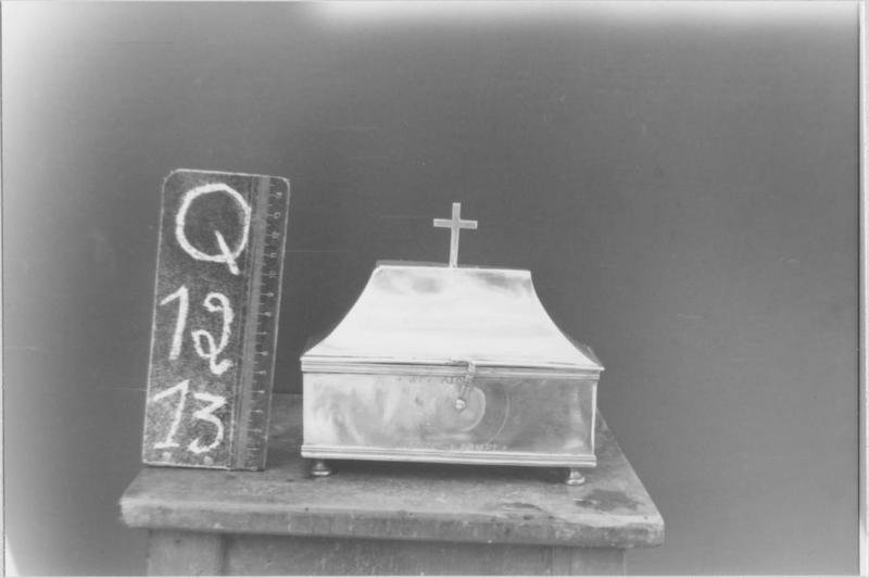 coffret aux saintes huiles (boîte aux saintes huiles), vue générale - © Ministère de la Culture (France), Médiathèque du patrimoine et de la photographie (objets mobiliers), tous droits réservés