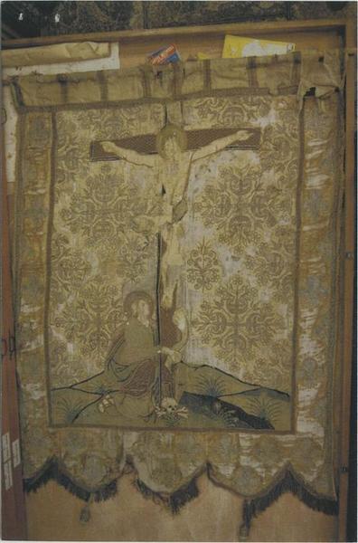 bannière de procession : Rosaire et Crucifixion, vue générale - © Ministère de la Culture (France), Médiathèque du patrimoine et de la photographie (objets mobiliers), tous droits réservés