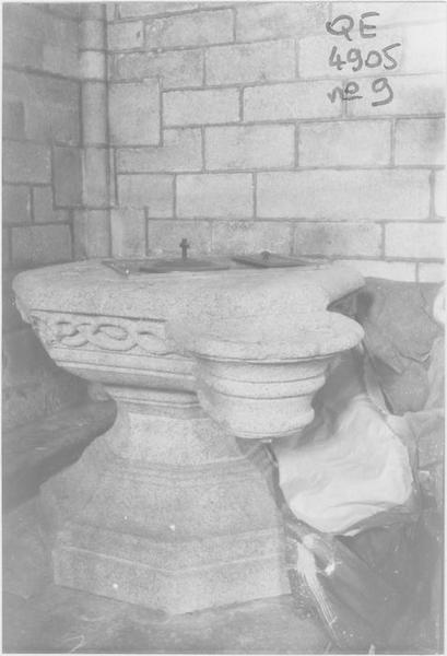 fonts baptismaux, vue générale