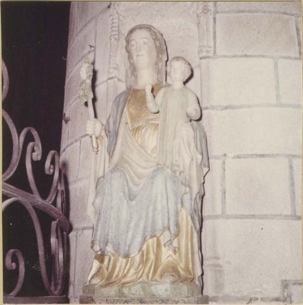 statue (grandeur nature) : Vierge à l'enfant assise, vue générale