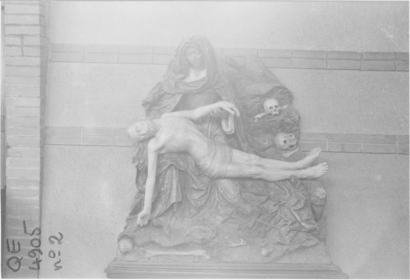 groupe sculpté : Vierge de Pitié, vue générale