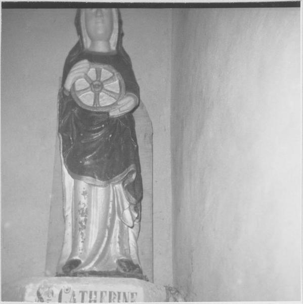 statue : sainte Catherine, vue générale