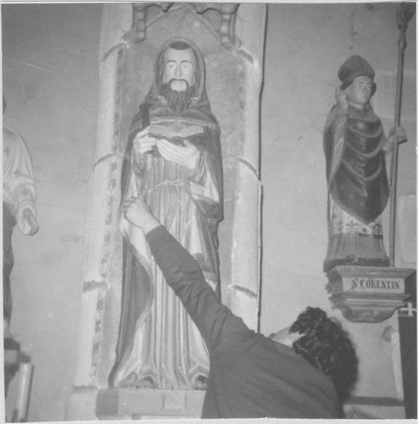 statue : saint Hernin, vue générale