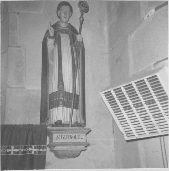 statue : saint Guénolé, vue générale