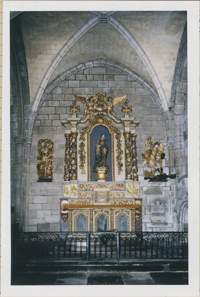 autel et retable de Notre-Dame du Mont-Carmel, statue : Vierge à l'enfant, vue générale - © Ministère de la Culture (France), Médiathèque du patrimoine et de la photographie (objets mobiliers), tous droits réservés