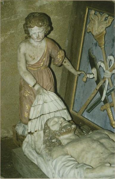 groupe sculpté : Sépulcre ou Christ au tombeau entre deux anges, détail - © Ministère de la Culture (France), Médiathèque du patrimoine et de la photographie (objets mobiliers), tous droits réservés