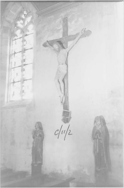 groupe sculpté : Christ en croix entre la Vierge et saint Jean, vue générale