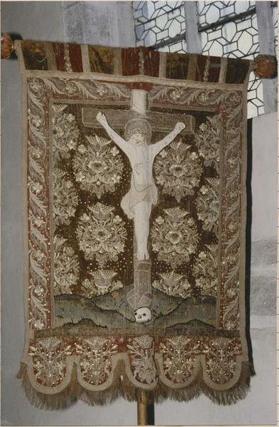 bannière de procession : saint Suliau, la Crucifixion