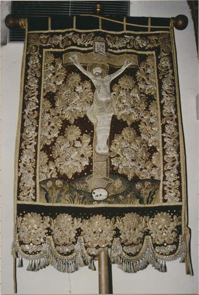 bannière de procession : Crucifixion, vue générale - © Ministère de la Culture (France), Médiathèque du patrimoine et de la photographie (objets mobiliers), tous droits réservés