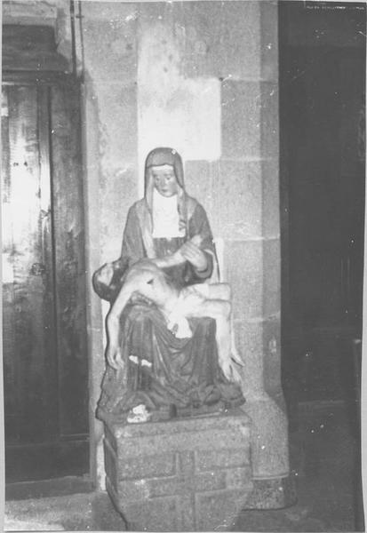 groupe sculpté : Vierge de Pitié, vue générale - © Ministère de la Culture (France), Médiathèque du patrimoine et de la photographie (objets mobiliers), tous droits réservés