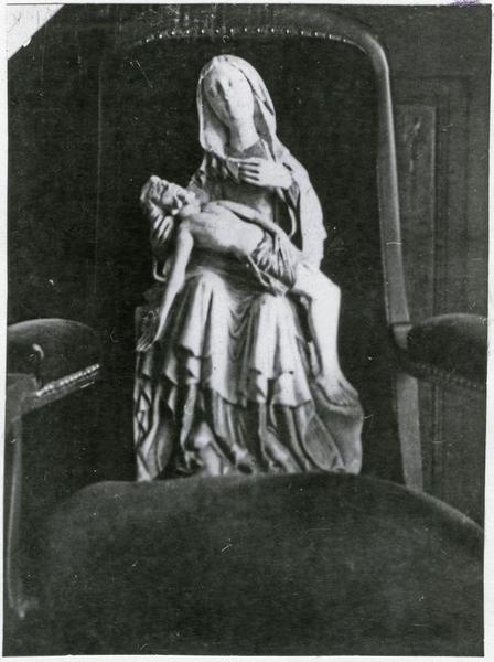 groupe sculpté : Vierge de Pitié, vue générale