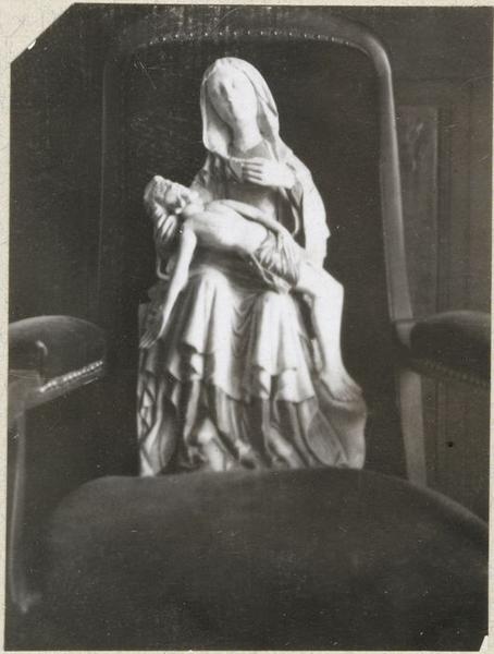 groupe sculpté : Vierge de Pitié, vue générale