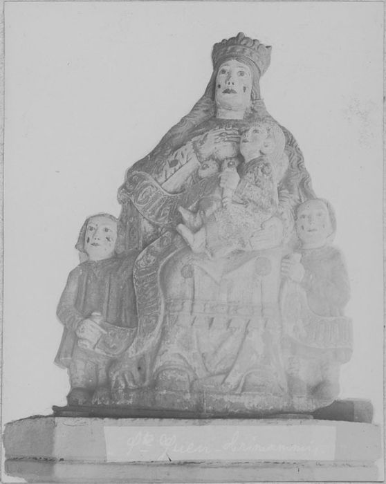groupe sculpté (grandeur nature) : Sainte Guen (sainte Blanche) et ses trois fils saint Venec, saint Guénolé et saint Jacut, vue générale - © Ministère de la Culture (France), Médiathèque du patrimoine et de la photographie, diffusion RMN-GP