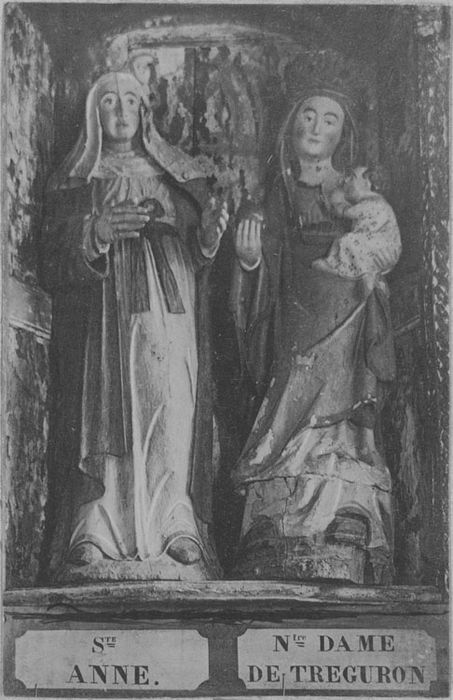 statues (grandeur nature) : La Vierge dite Notre-Dame de Treguron, Sainte Anne, vue générale - © Ministère de la Culture (France), Médiathèque du patrimoine et de la photographie, diffusion RMN-GP