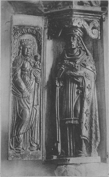 statue : Saint André, vantail du volet avec un bas-relief représentant la Vierge à l’enfant