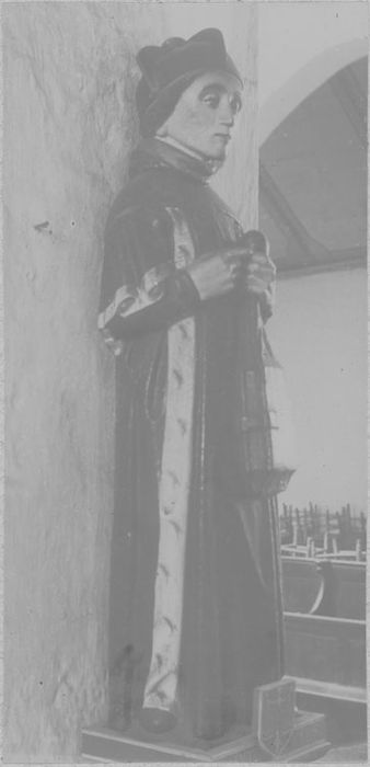 statue : Saint Yves, vue générale