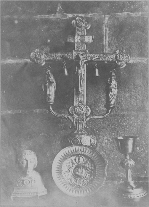 croix de procession, calice, patène, buste-reliquaire de saint Mériadec, vue générale