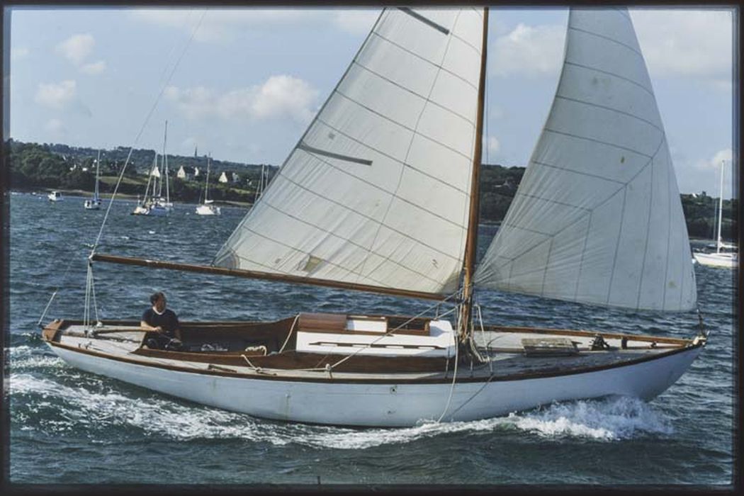 bateau de plaisance (yacht à voile, sloop à gréement Marconi) : sloop dit Saint Jean, ex Saint Marc