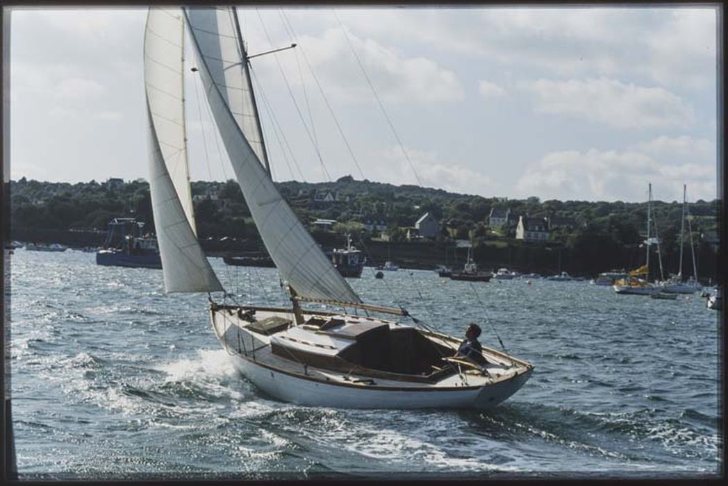 Bateau de plaisance (yacht à voile, sloop à gréement Marconi) : sloop dit Saint Jean, ex Saint Marc