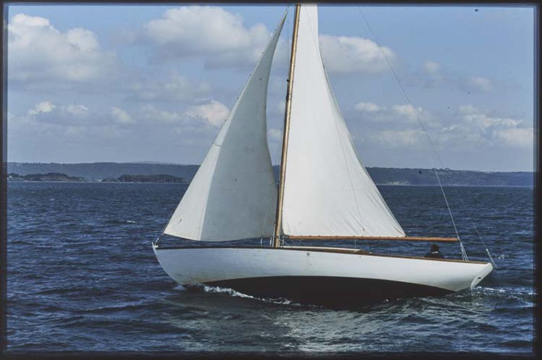 bateau de plaisance (yacht à voile, sloop à gréement Marconi) : sloop dit Saint Jean, ex Saint Marc