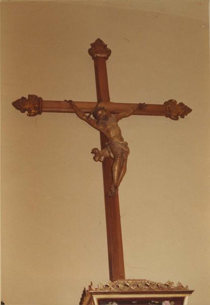 statue : Christ en croix, vue générale