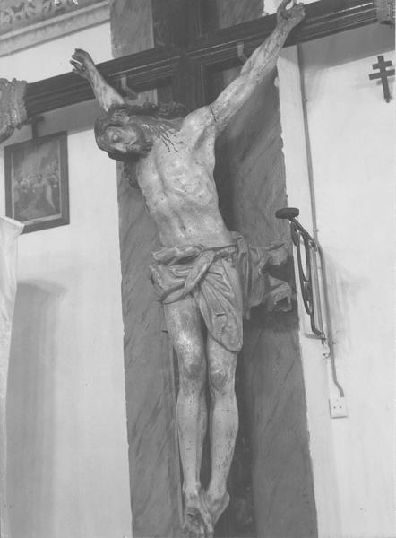 statue : Christ en croix, vue générale