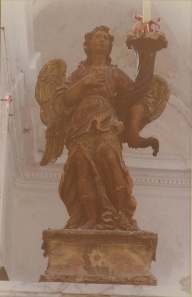 statue du maître-autel : ange, vue générale